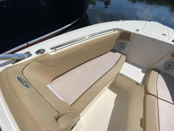 Slide: The Image of Scout 275 Dorado 2016 - 9