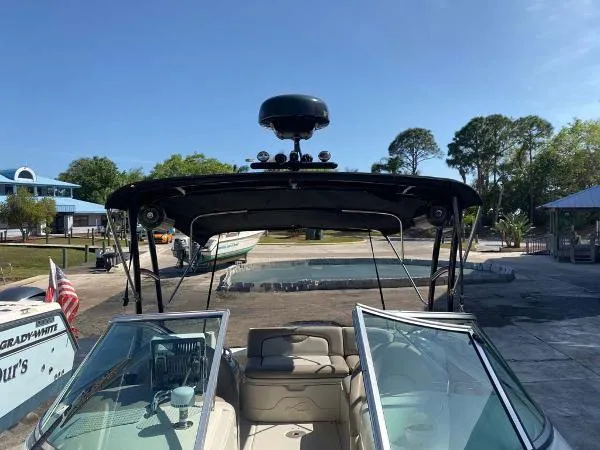 Slide: The Image of Sea Ray SunDeck 2003 - 9