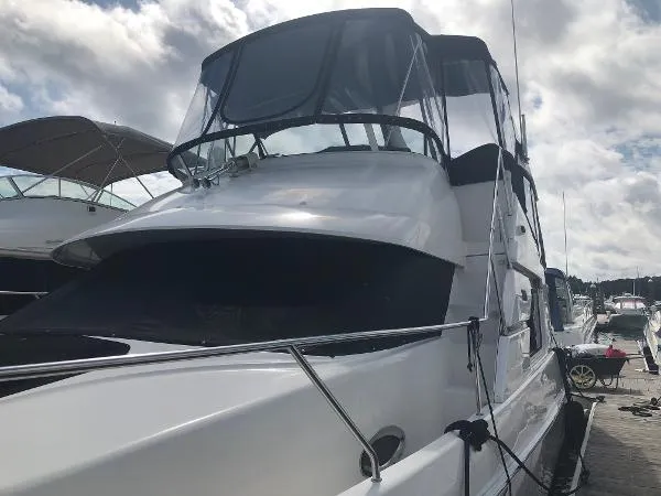 Slide: The Image of Silverton 392 Motor Yacht 2001 - 8