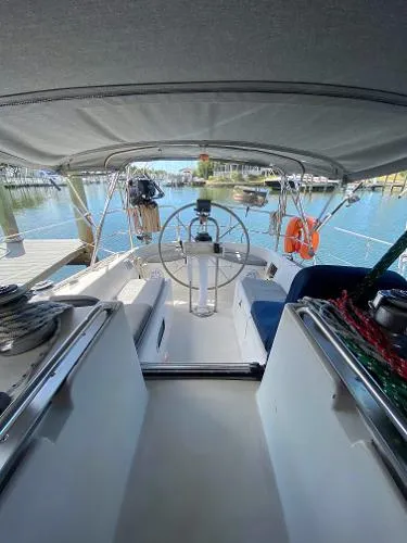 Slide: The Image of Canadian Sailcraft CS36 1989 - 2