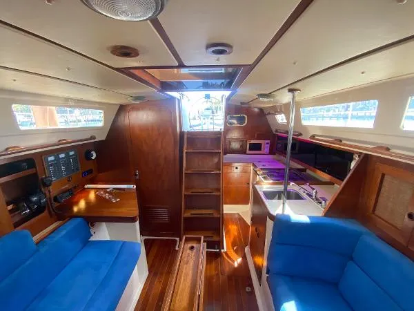 Slide: The Image of Canadian Sailcraft CS36 1989 - 4