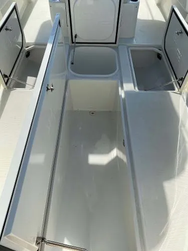 Slide: The Image of SeaVee 320B 2017 - 7