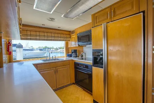 Slide: The Image of Hatteras 74 Cockpit Motor Yacht 1999 - 10