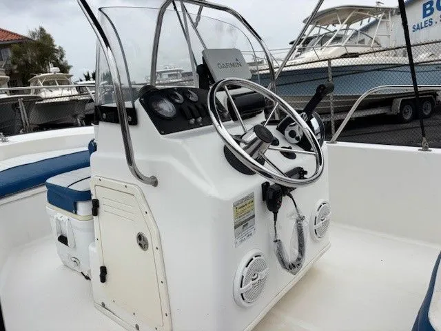 Slide: The Image of Boston Whaler 17 Montauk 2005 - 6