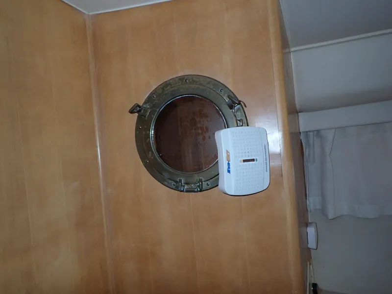 Slide: The Image of Carver 370 Voyager 1996 - 111