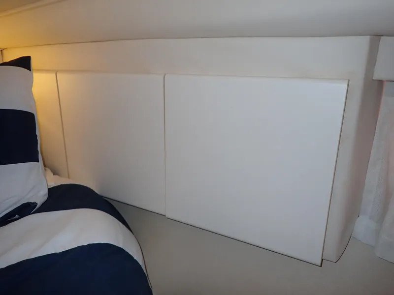 Slide: The Image of Carver 370 Voyager 1996 - 115