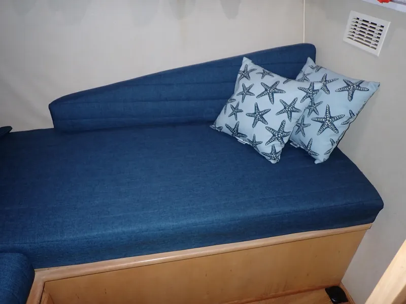 Slide: The Image of Carver 370 Voyager 1996 - 121