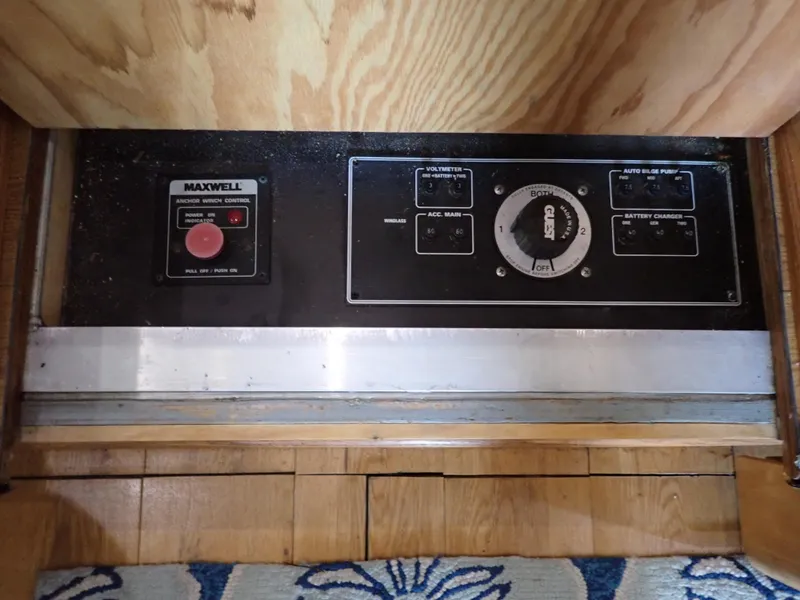 Slide: The Image of Carver 370 Voyager 1996 - 80