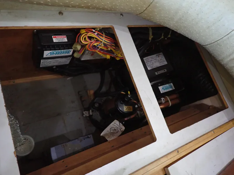 Slide: The Image of Carver 370 Voyager 1996 - 92