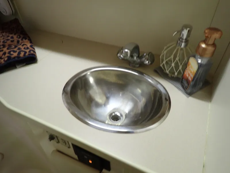 Slide: The Image of Carver 370 Voyager 1996 - 97