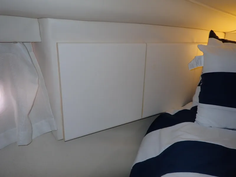 Slide: The Image of Carver Yachts 370 Voyager 1996 - 117