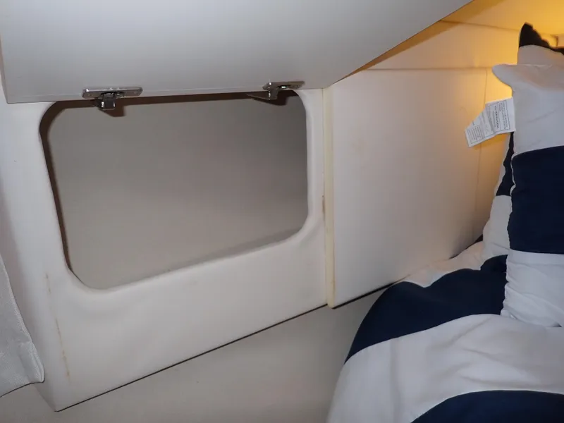 Slide: The Image of Carver Yachts 370 Voyager 1996 - 118