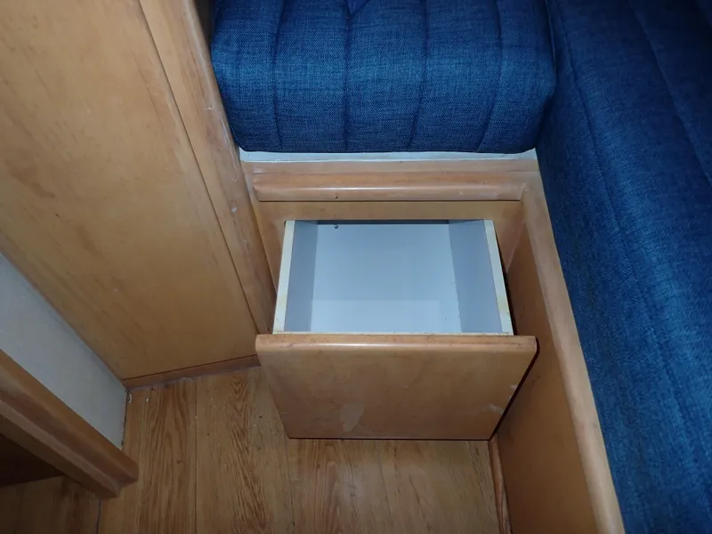 Slide: The Image of Carver Yachts 370 Voyager 1996 - 127