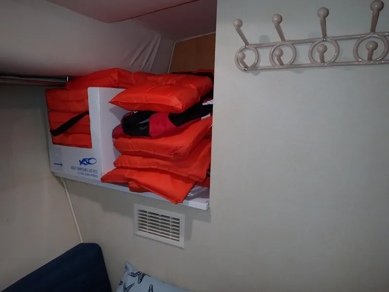 Slide: The Image of Carver Yachts 370 Voyager 1996 - 128