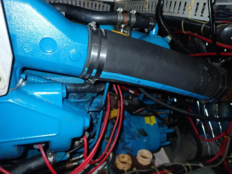 Slide: The Image of Carver Yachts 370 Voyager 1996 - 134