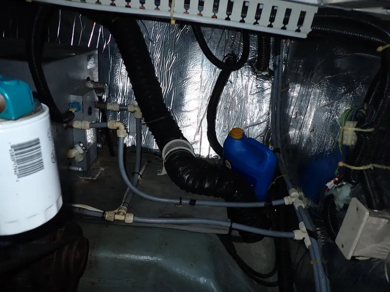 Slide: The Image of Carver Yachts 370 Voyager 1996 - 137