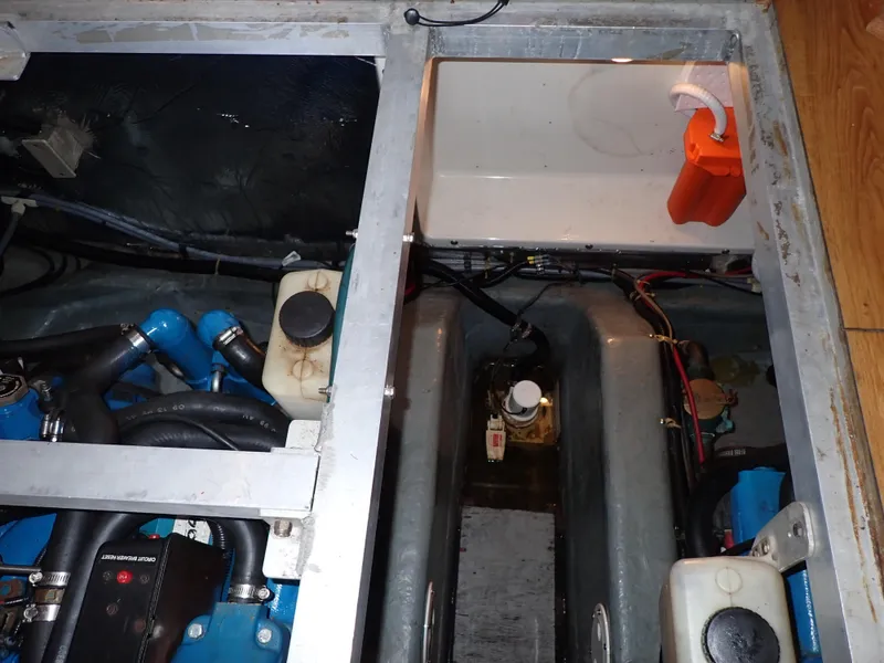 Slide: The Image of Carver Yachts 370 Voyager 1996 - 140