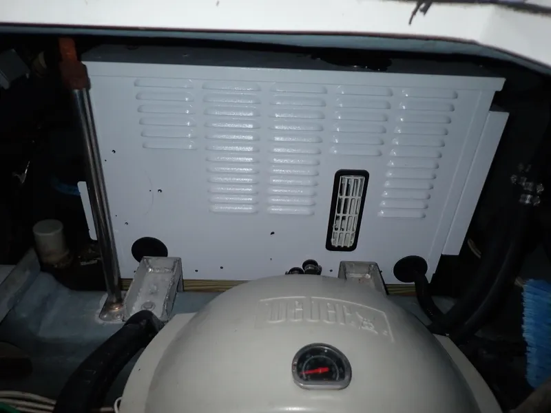 Slide: The Image of Carver Yachts 370 Voyager 1996 - 57