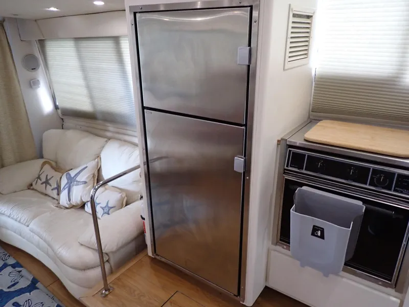 Slide: The Image of Carver Yachts 370 Voyager 1996 - 60