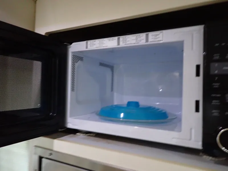 Slide: The Image of Carver Yachts 370 Voyager 1996 - 63