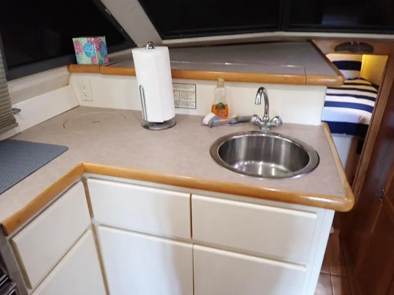 Slide: The Image of Carver Yachts 370 Voyager 1996 - 68