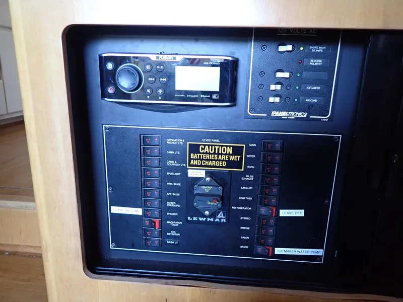 Slide: The Image of Carver Yachts 370 Voyager 1996 - 70