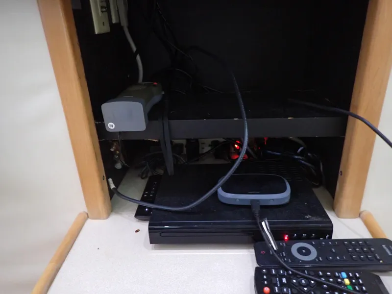 Slide: The Image of Carver Yachts 370 Voyager 1996 - 75