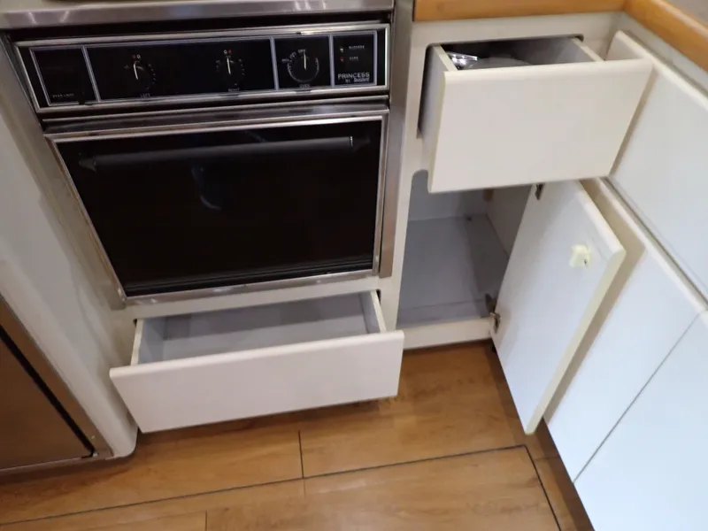 Slide: The Image of Carver Yachts 370 Voyager 1996 - 81