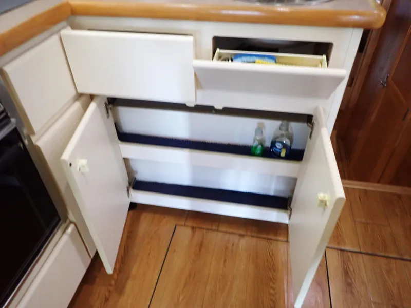 Slide: The Image of Carver Yachts 370 Voyager 1996 - 82