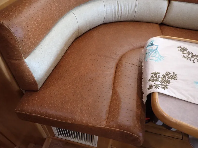 Slide: The Image of Carver Yachts 370 Voyager 1996 - 91