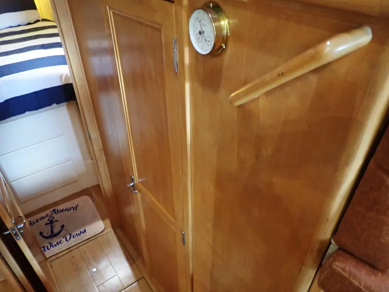 Slide: The Image of Carver Yachts 370 Voyager 1996 - 94