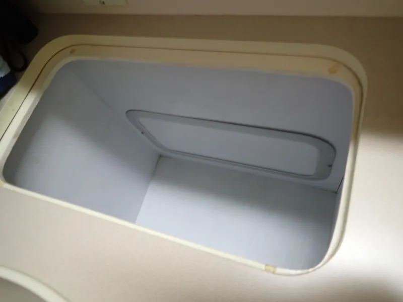 Slide: The Image of Carver Yachts 370 Voyager 1996 - 99