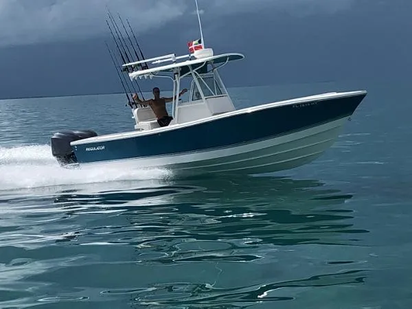 Slide: The Image of Regulator Marine 26 Forward Seating 2004 - 1