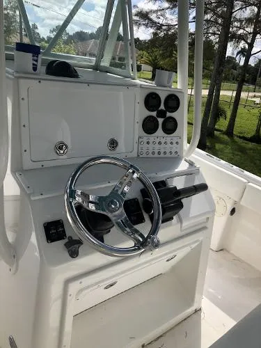 Slide: The Image of Regulator Marine 26 Forward Seating 2004 - 3