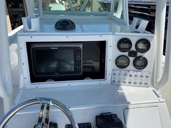 Slide: The Image of Regulator Marine 26 Forward Seating 2004 - 9