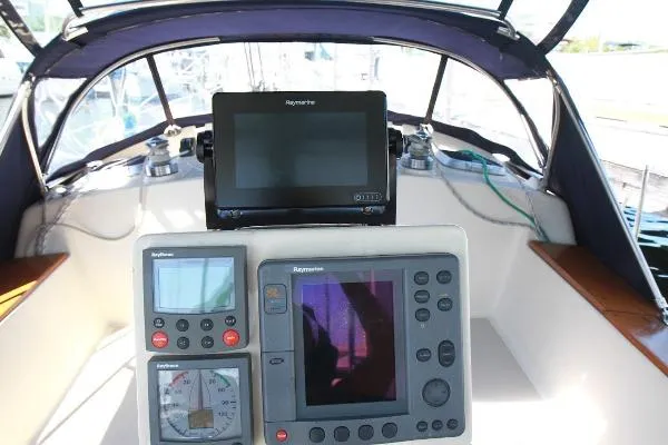 Slide: The Image of Island Packet 350 2000 - 4