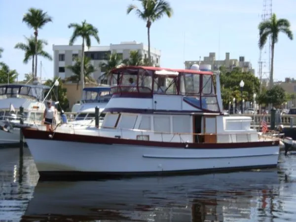 Slide: The Image of Marine Trader LRC DOUBLE CABIN 1979 - 1