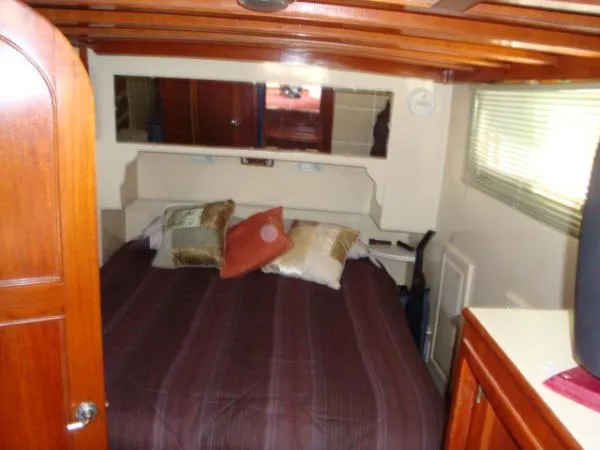 Slide: The Image of Marine Trader LRC DOUBLE CABIN 1979 - 8