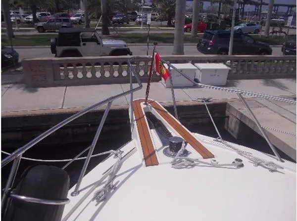 Slide: The Image of Hatteras Cockpit Motor Yacht 1990 - 1