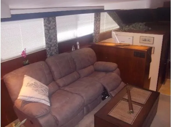 Slide: The Image of Hatteras Cockpit Motor Yacht 1990 - 11