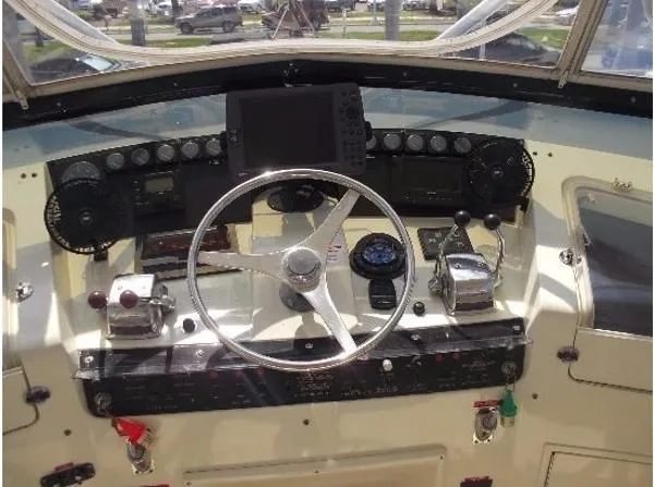 Slide: The Image of Hatteras Cockpit Motor Yacht 1990 - 6