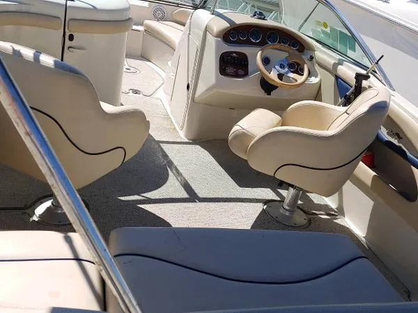 Slide: The Image of Sea Ray Sundeck 210 2000 - 9