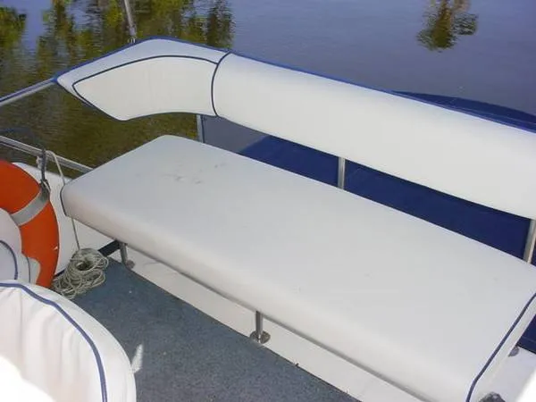 Slide: The Image of Sea Ray SEDAN BRIDGE 1986 - 2