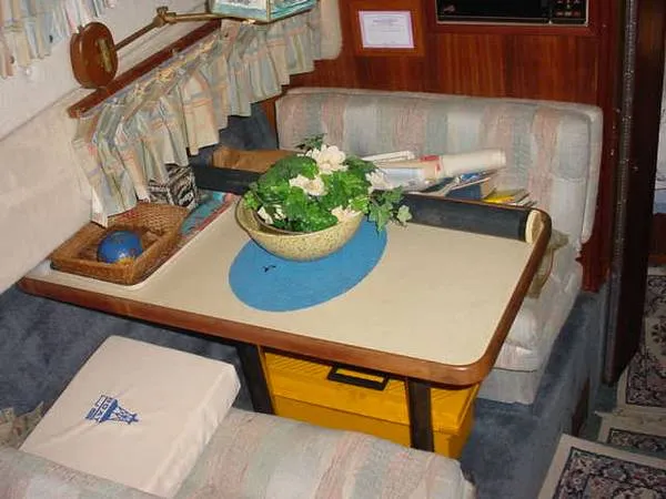 Slide: The Image of Sea Ray SEDAN BRIDGE 1986 - 4