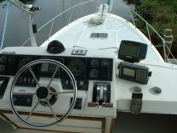 Slide: The Image of Bayliner 3888 Motoryacht 1989 - 3