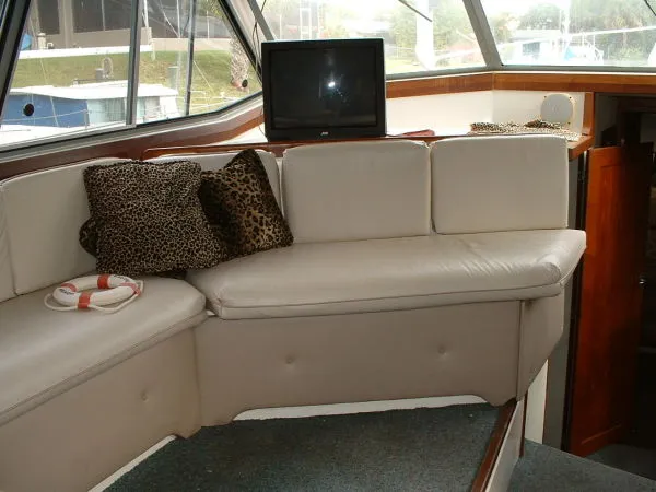 Slide: The Image of Bayliner 3888 Motoryacht 1989 - 5