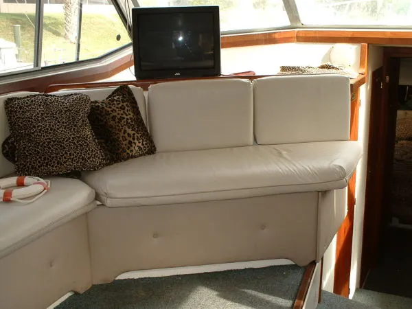 Slide: The Image of Bayliner 3888 Motoryacht 1989 - 8