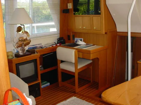 Slide: The Image of Mainship 430 Trawler 1999 - 4