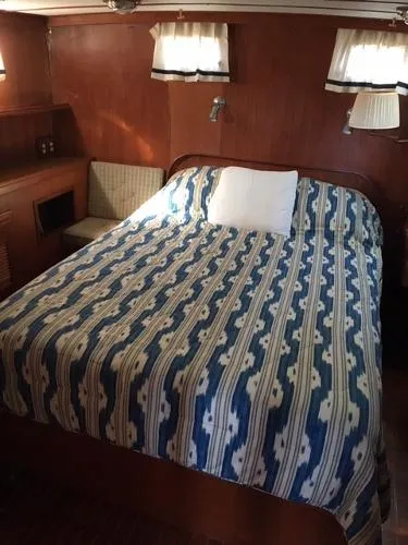 Slide: The Image of Marine Trader 40 Sundeck 1987 - 10
