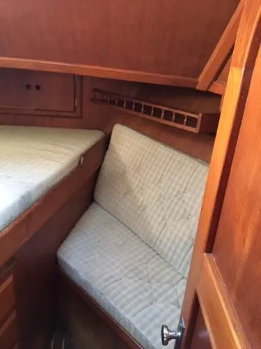 Slide: The Image of Marine Trader 40 Sundeck 1987 - 11
